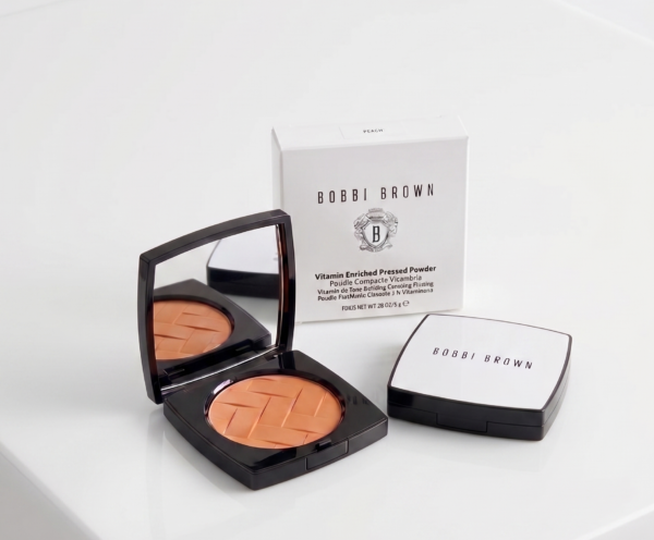 Bobbi Brown Vitamin Enriched Face Powder  shade peach